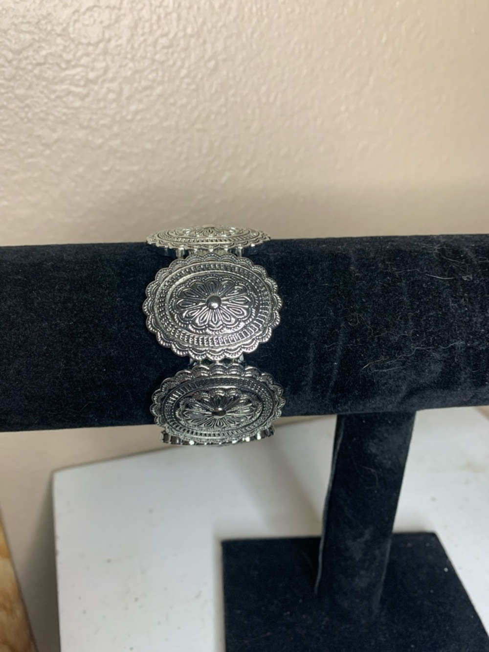 BOHO Silver Floral Medallion Stretch Bracelet - Picture 2 of 4